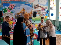 Митрополит Артемий поздравил с Пасхой воспитанников школы-интерната №4