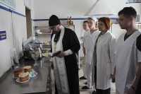 Хабаровские осужденные испекли куличи на Пасху