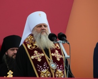 Парад на главной площади Хабаровска в честь 80-летия Победы начался с молитвы