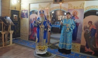 Митрополит Артемий возглавил праздничную Литургию в храме Введения во храм Пресвятой Богородицы