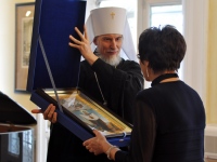 Митрополит Хабаровский и Приамурский Игнатий поздравил "женщину года" с почетным званием