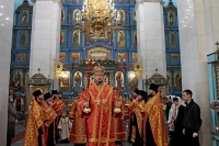 В четверг Светлой седмицы митрополит Владимир совершил Пасхальное вечернее богослужение в Градо-Хабаровском соборе Успения Божией Матери