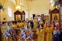 В день празднования дня памяти славных и всехвальных первоверховных апостолов Петра и Павла митрополит Владимир совершил Божественную литургию
