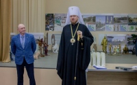 Митрополит Владимир вручил памятные подарки архитекторам, представившим проекты воссоздания Триумфальной арки