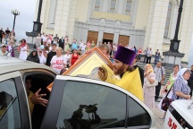 Освящение иконы Божией Матери "Одигитрия", написанной на средства Ассоциации такси г.Хабаровска. Спас-Преображенский собор - Храм преп. Серафима Саровского. 31 июля 2011г.